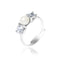 une bague en perles blanches et diamants