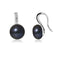 une paire de boucles d’oreilles en perles noires et diamants