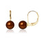une paire de boucles d’oreilles en or et perles brunes