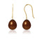 une paire de boucles d’oreilles en or et perles brunes