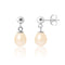 une paire de boucles d’oreilles en perles blanches et argent