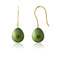 une paire de boucles d’oreilles en perles vertes et or