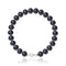 un bracelet de perles noires