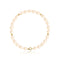 un bracelet de perles avec fermoir en or