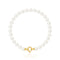 un bracelet de perles avec un fermoir en or