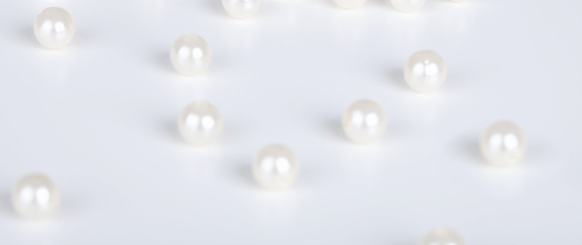 collections avec perle blanche