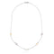 un collier de perles blanches et de perles roses