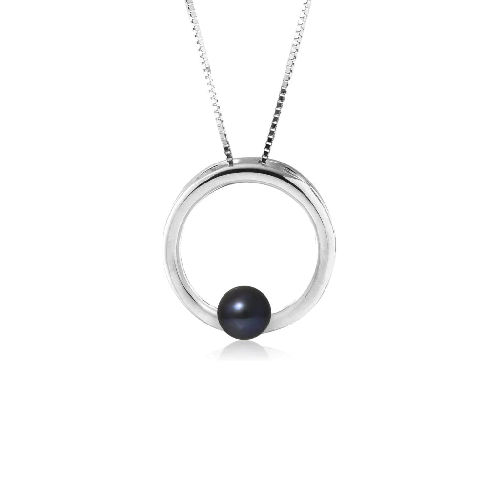 Magnifique collier argenté avec une petite perle noire