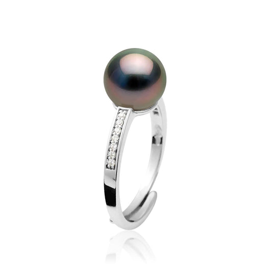 une bague en perles noires et diamants