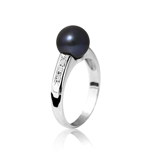 une bague en perles noires et diamants