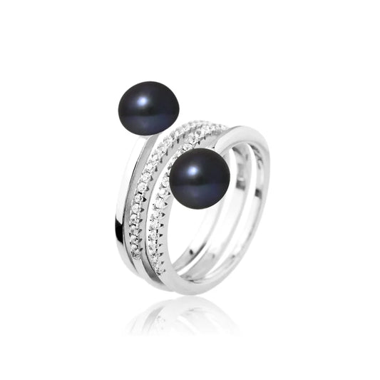 une bague en perles noires et diamants