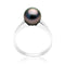 une bague en perles noires