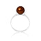 une bague en perles brunes avec un anneau en argent