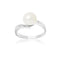 une bague en perles blanches et diamants