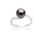 une bague en perles noires et diamants