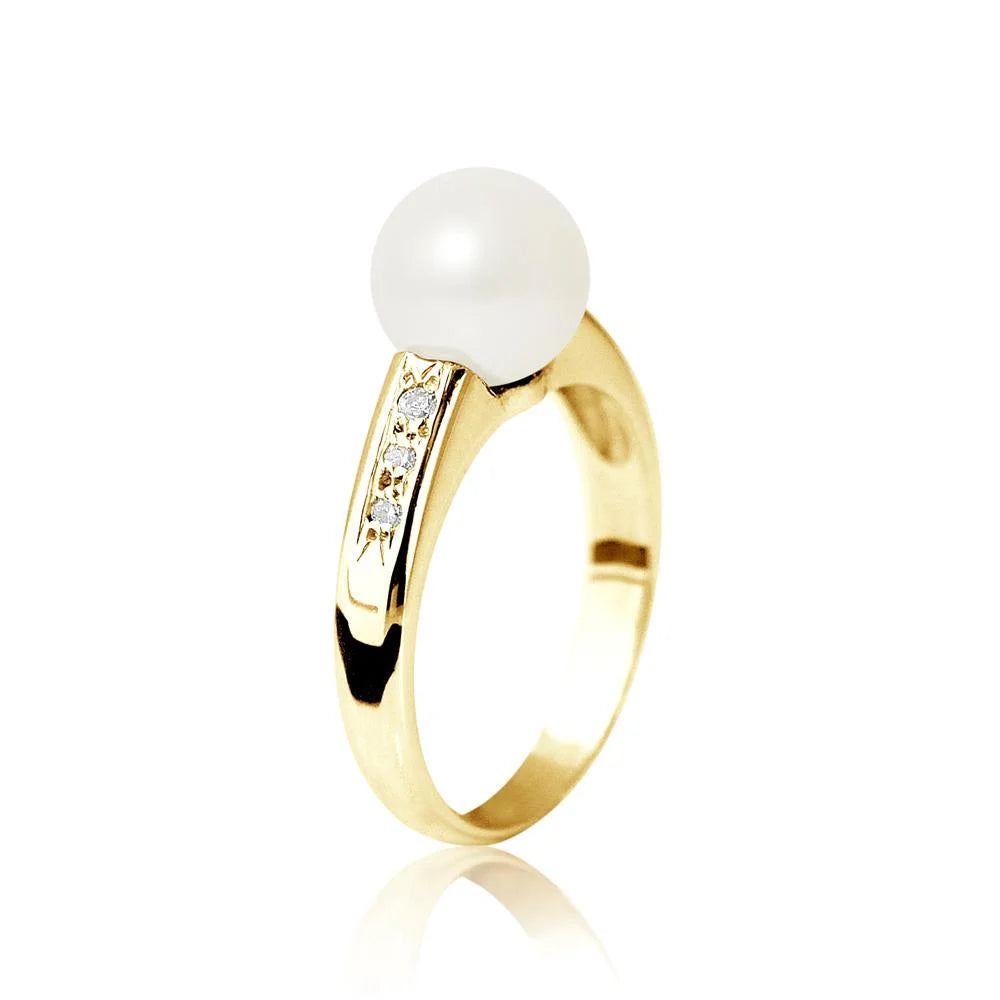 une bague en perles et diamants