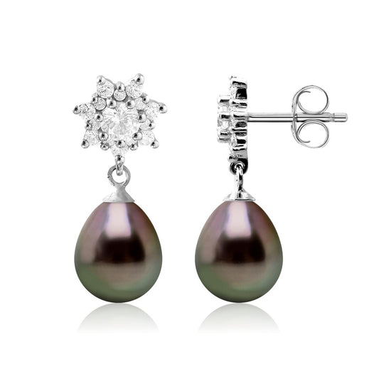 une paire de perles noires et des diamants sont sertis dans une paire de boucles d’oreilles