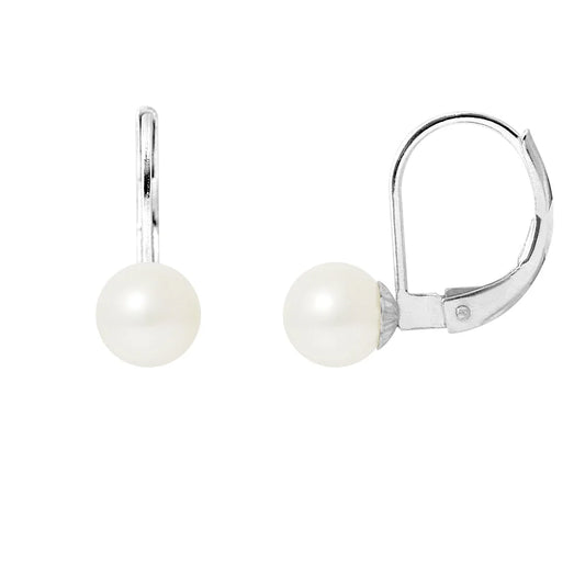 une paire de boucles d’oreilles en perles blanches