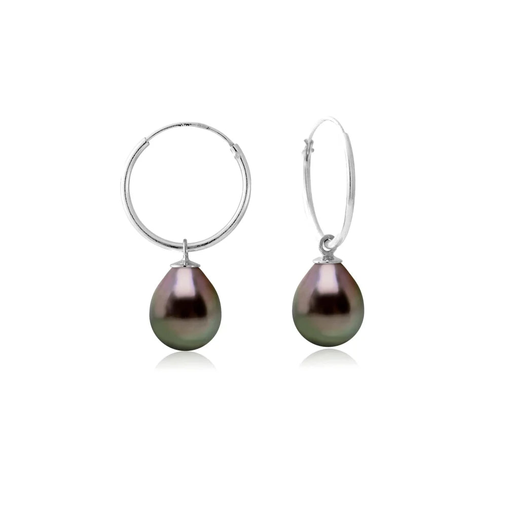 une paire de boucles d’oreilles en perles noires