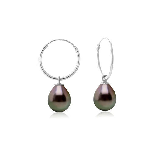 une paire de boucles d’oreilles en perles noires