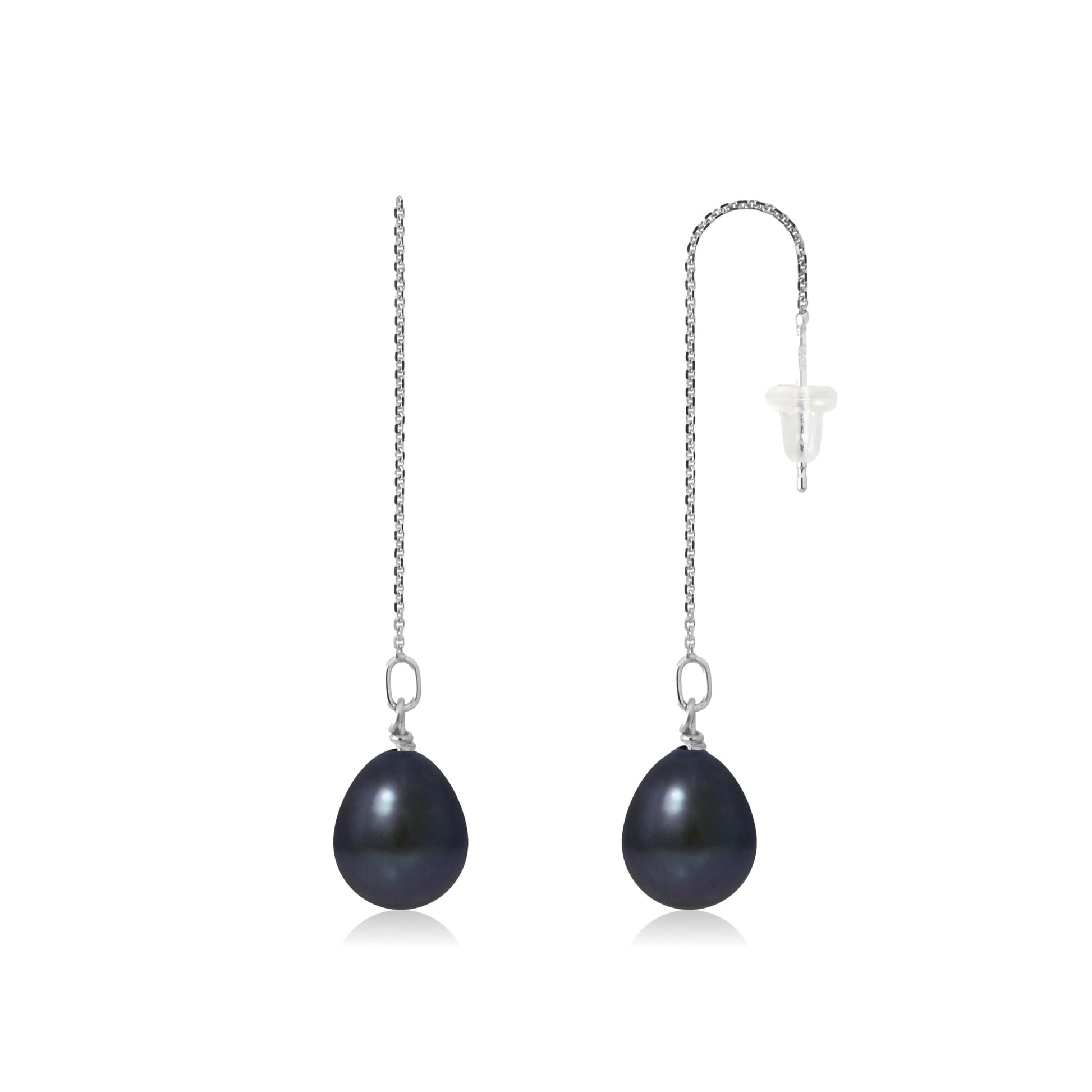 une paire de boucles d’oreilles en perles noires