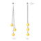 une paire de boucles d’oreilles en verre jaune