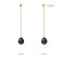 une paire de boucles d’oreilles en perles noires