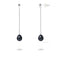 une paire de boucles d’oreilles en perles noires