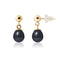 une paire de boucles d’oreilles en or et perles noires