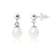 une paire de boucles d’oreilles en perles blanches