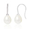 une paire de boucles d’oreilles en perles blanches