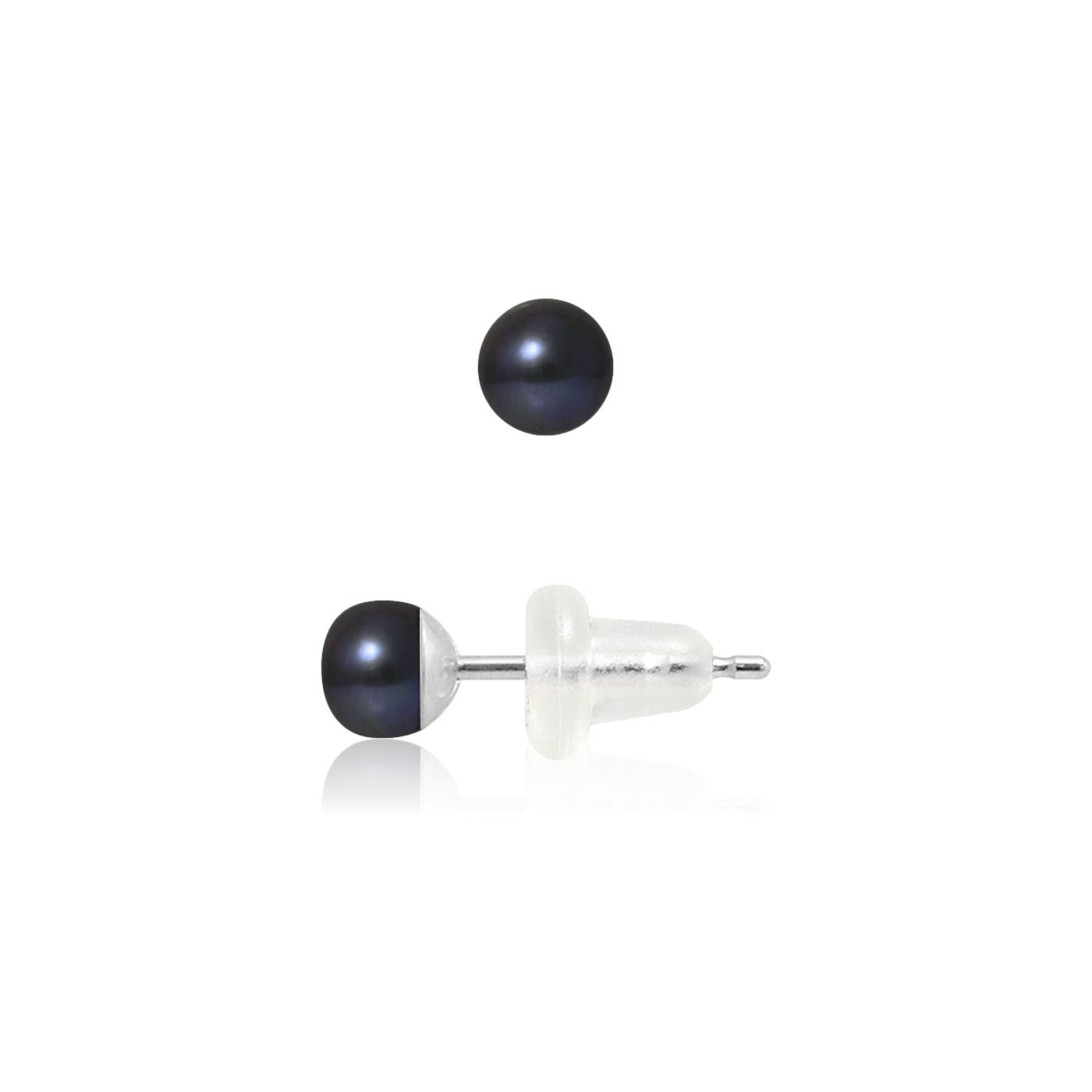 une paire de boucles d’oreilles en perles noires