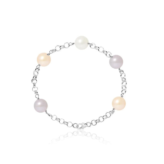 un bracelet avec des perles et des perles d’argent