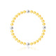 un bracelet en perles jaunes avec des perles bicolores
