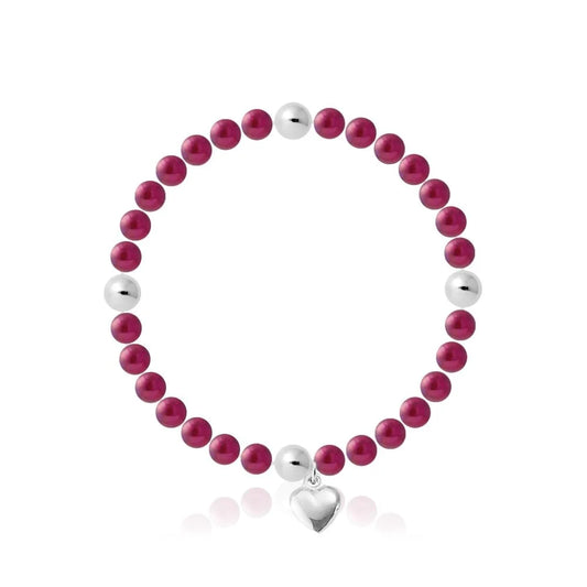 un bracelet de perles rouges avec une breloque en forme de cœur