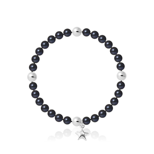 un bracelet en perles noires avec une breloque en forme d’étoile