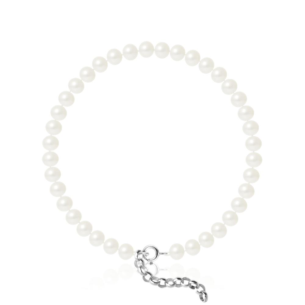 un bracelet en perles blanches avec un fermoir en argent