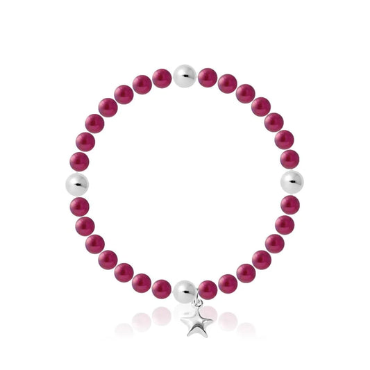 un bracelet de perles rouges avec une breloque étoile en argent