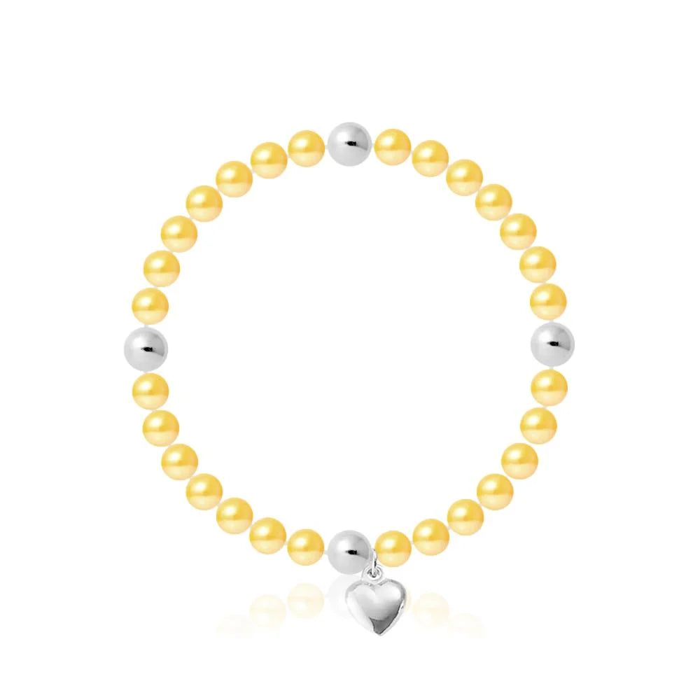 un bracelet en perles jaunes avec une breloque en forme de cœur