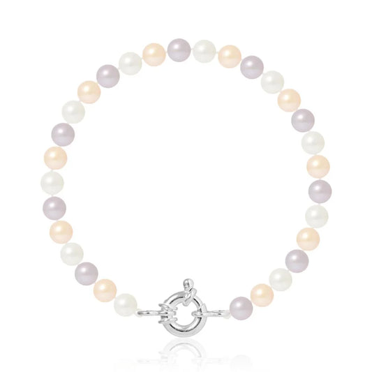 un bracelet avec des perles et un fermoir en argent