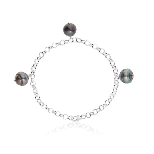 un bracelet avec une perle noire et deux perles en argent