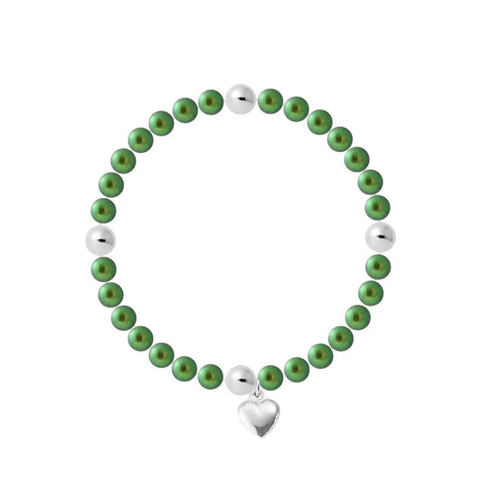 un bracelet vert avec une breloque en forme de cœur