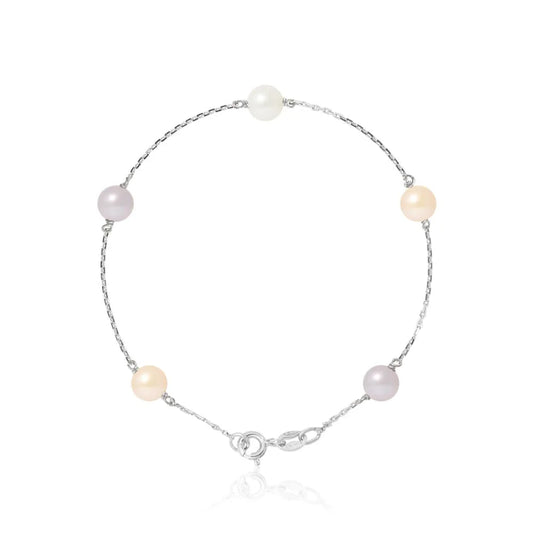 un bracelet avec des perles et un fermoir en argent