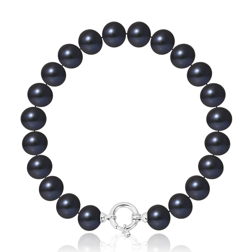 un bracelet en perles noires avec un fermoir en argent