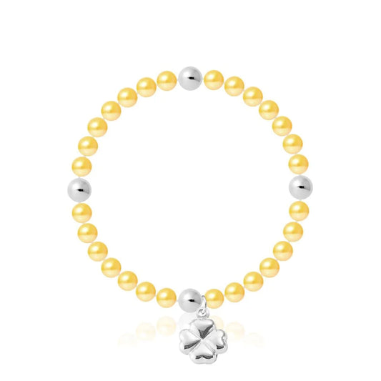 un bracelet de perles jaunes avec une breloque de cœur en argent