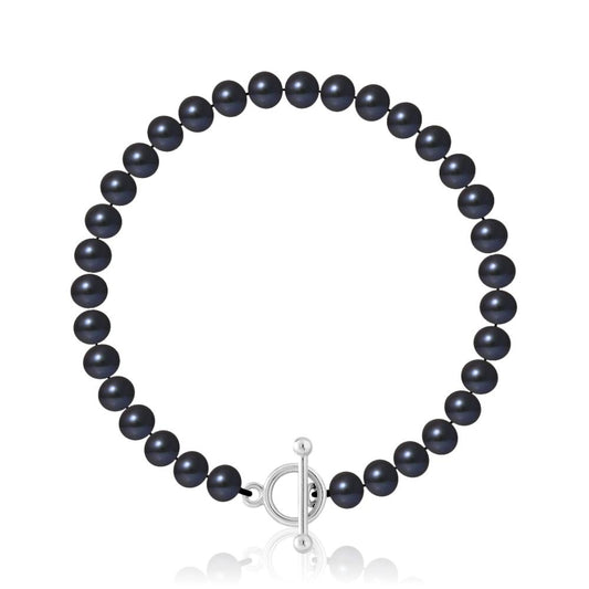 un bracelet en perles noires avec un fermoir en argent