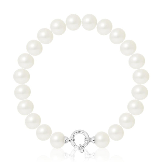 un bracelet en perles blanches avec un fermoir en argent