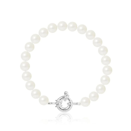 un bracelet en perles blanches avec un fermoir en argent