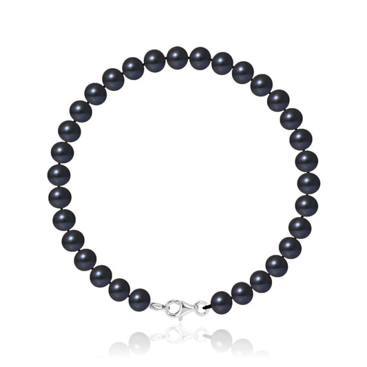 un bracelet en perles noires avec un fermoir en argent