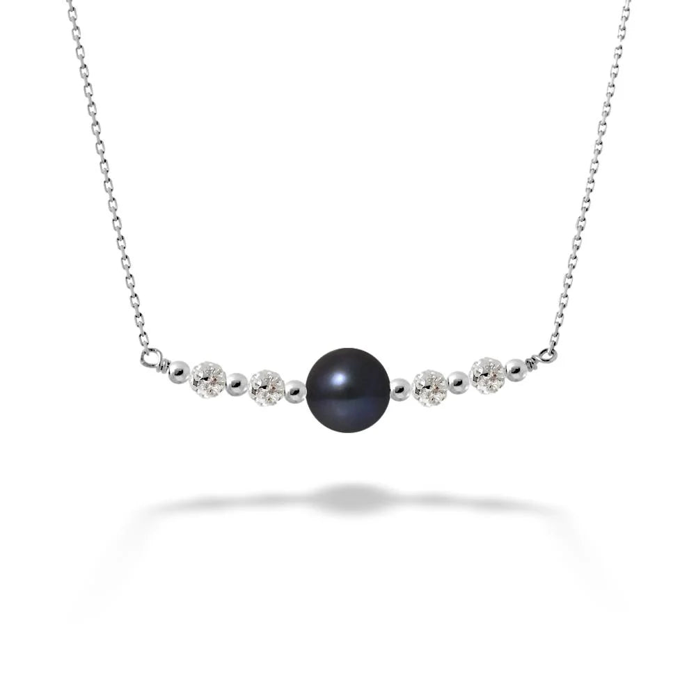 un collier de perles noires et de diamants